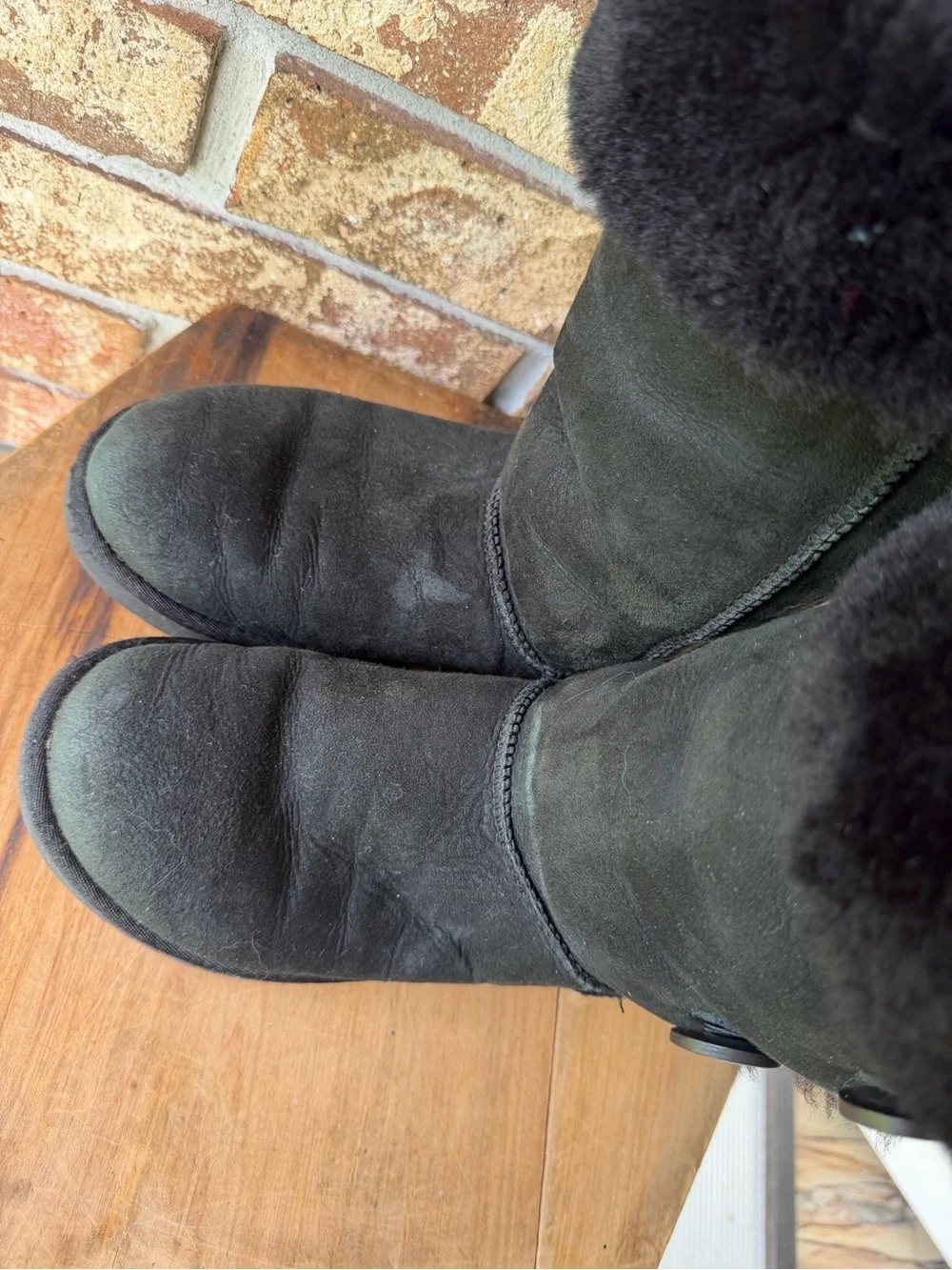 UGG Bailey Button Triplet Boots Women’s Size 7 Solid Black Very Good Condition!